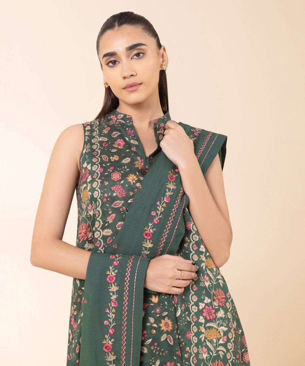 img_sapphire_intermix_awwal_boutique