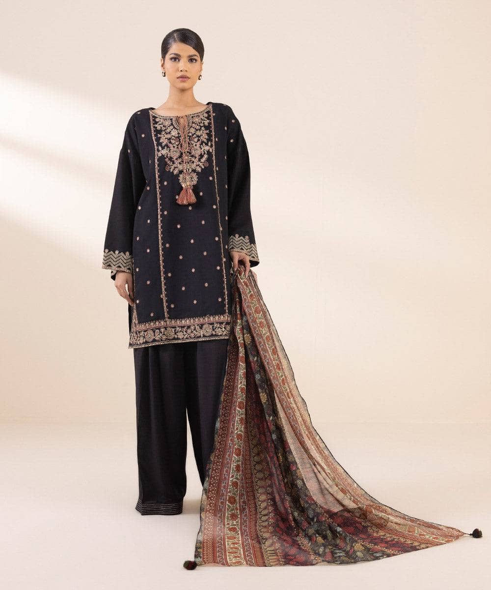 img_sapphire_intermix_awwal_boutique