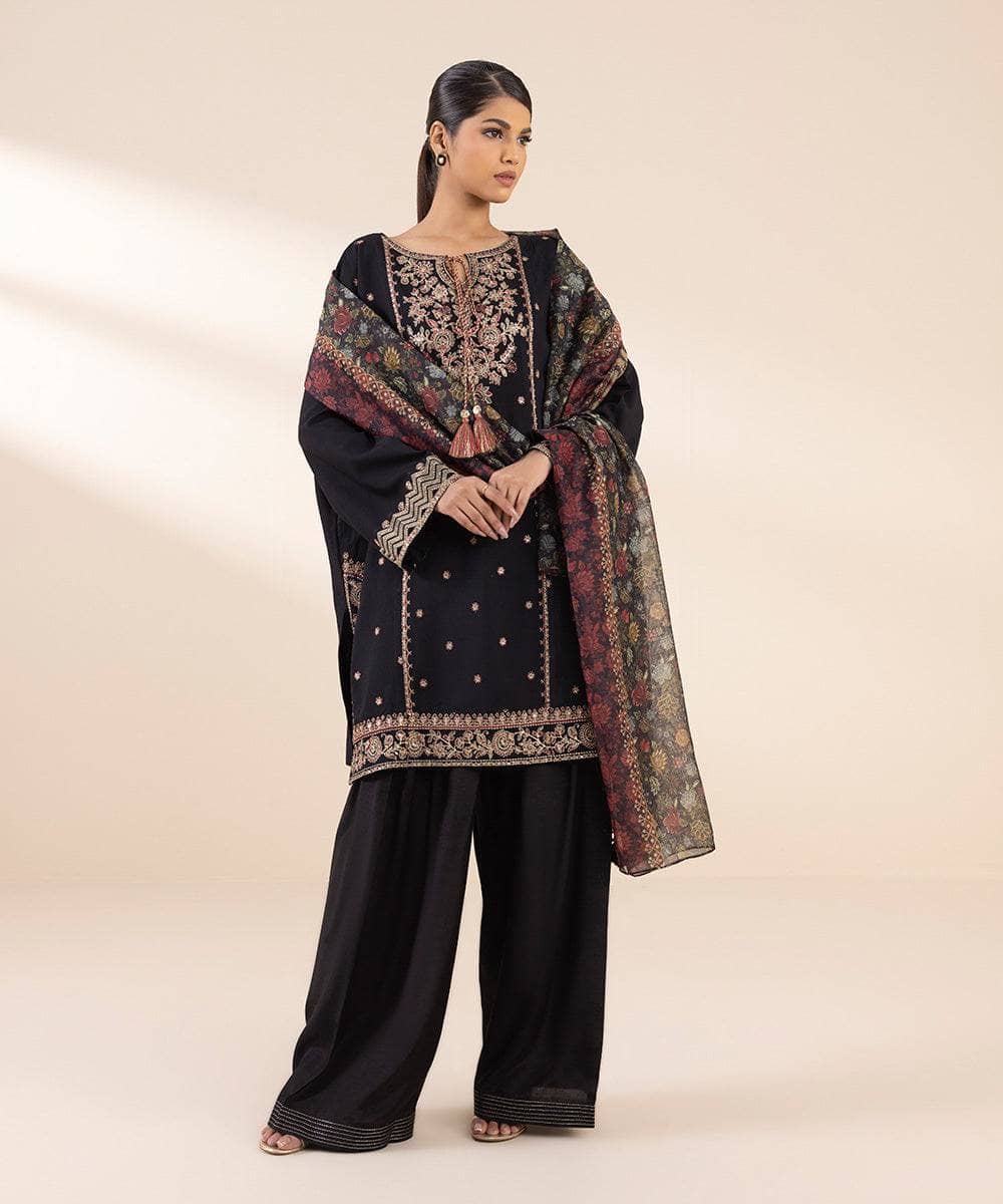 img_sapphire_intermix_awwal_boutique