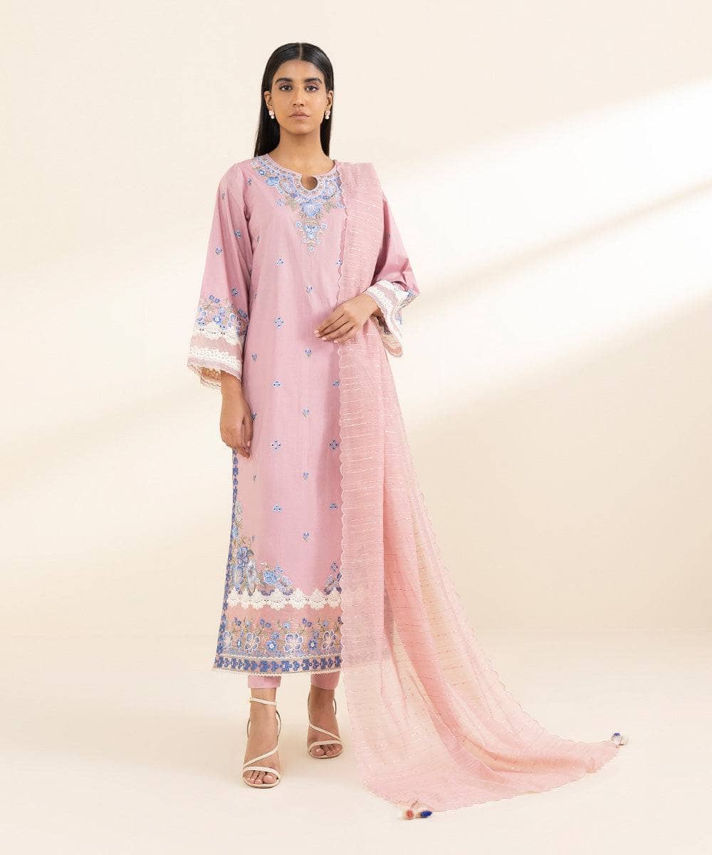 img_sapphire_intermix_awwal_boutique