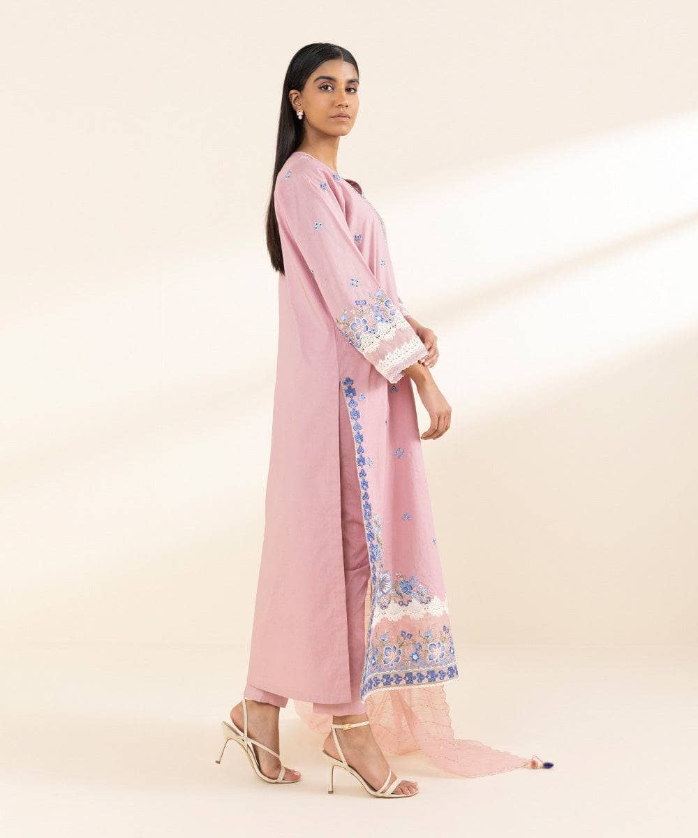 img_sapphire_intermix_awwal_boutique