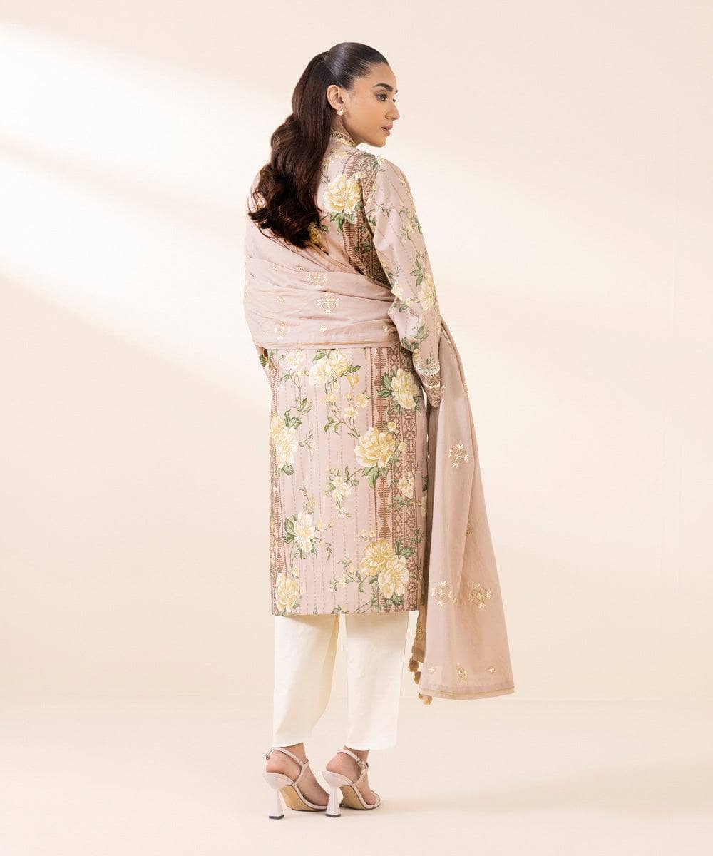 img_sapphire_intermix_awwal_boutique