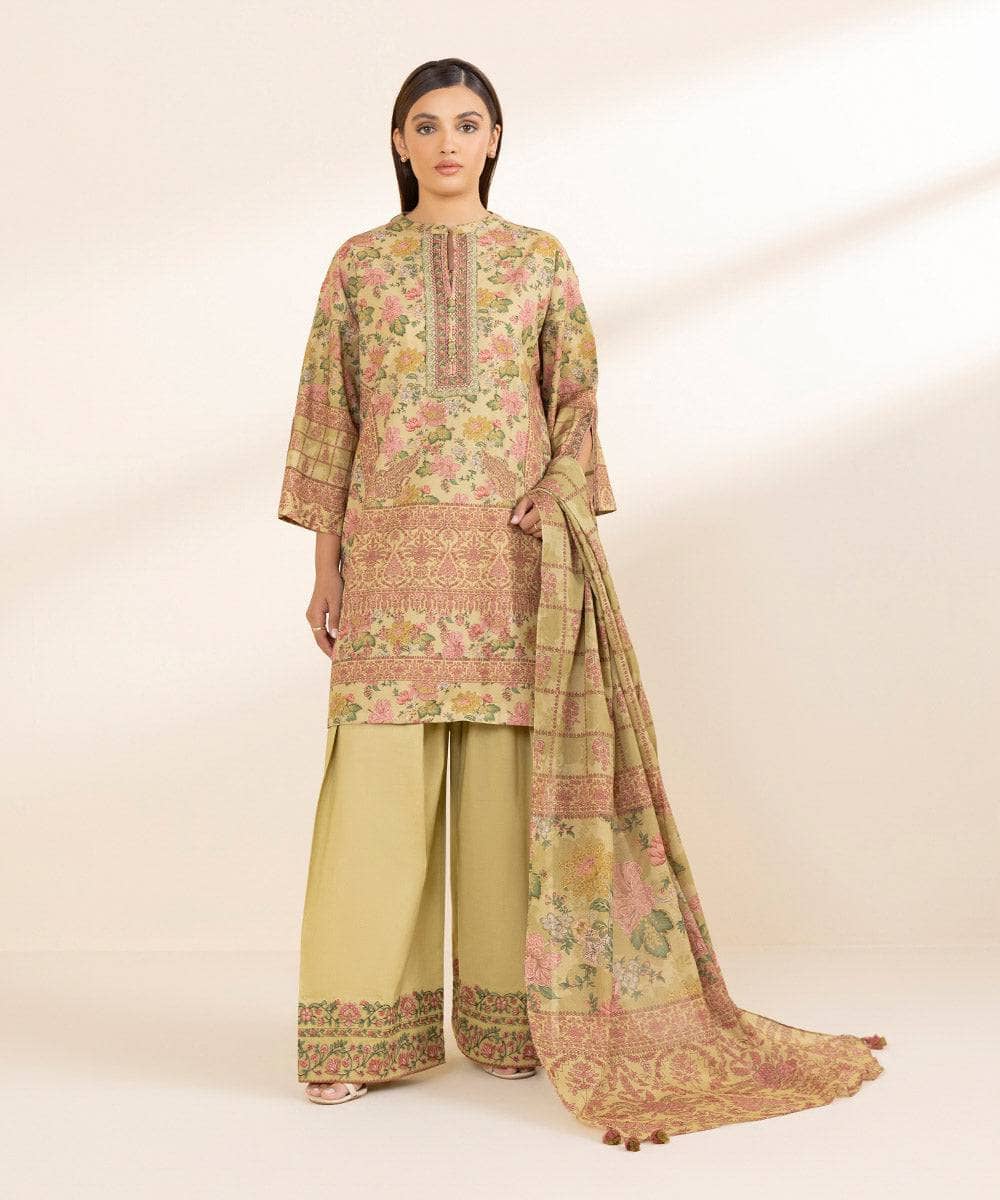 img_sapphire_intermix_awwal_boutique