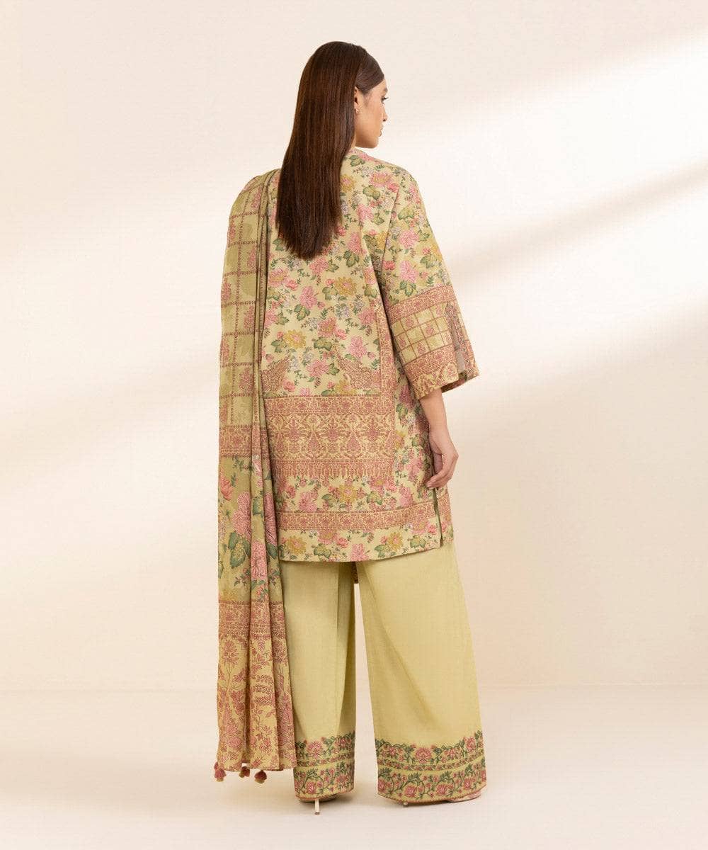 img_sapphire_intermix_awwal_boutique