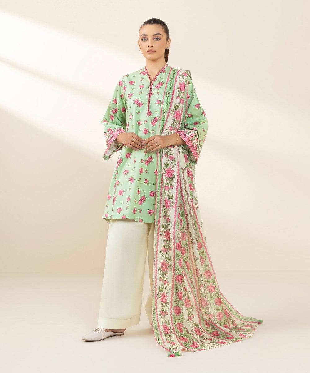img_sapphire_lawn_awwal_boutique