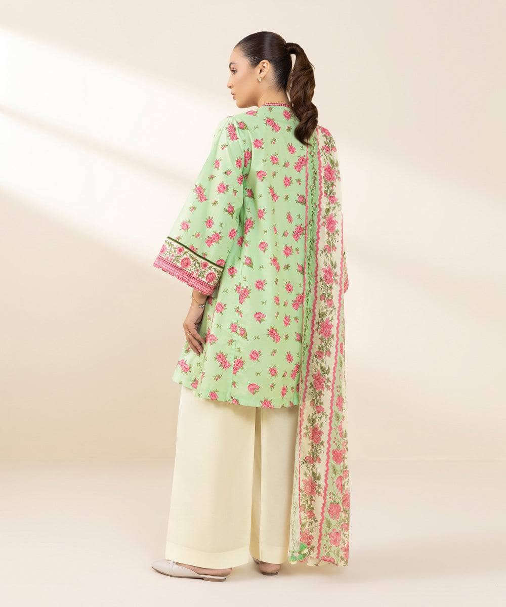 img_sapphire_lawn_awwal_boutique