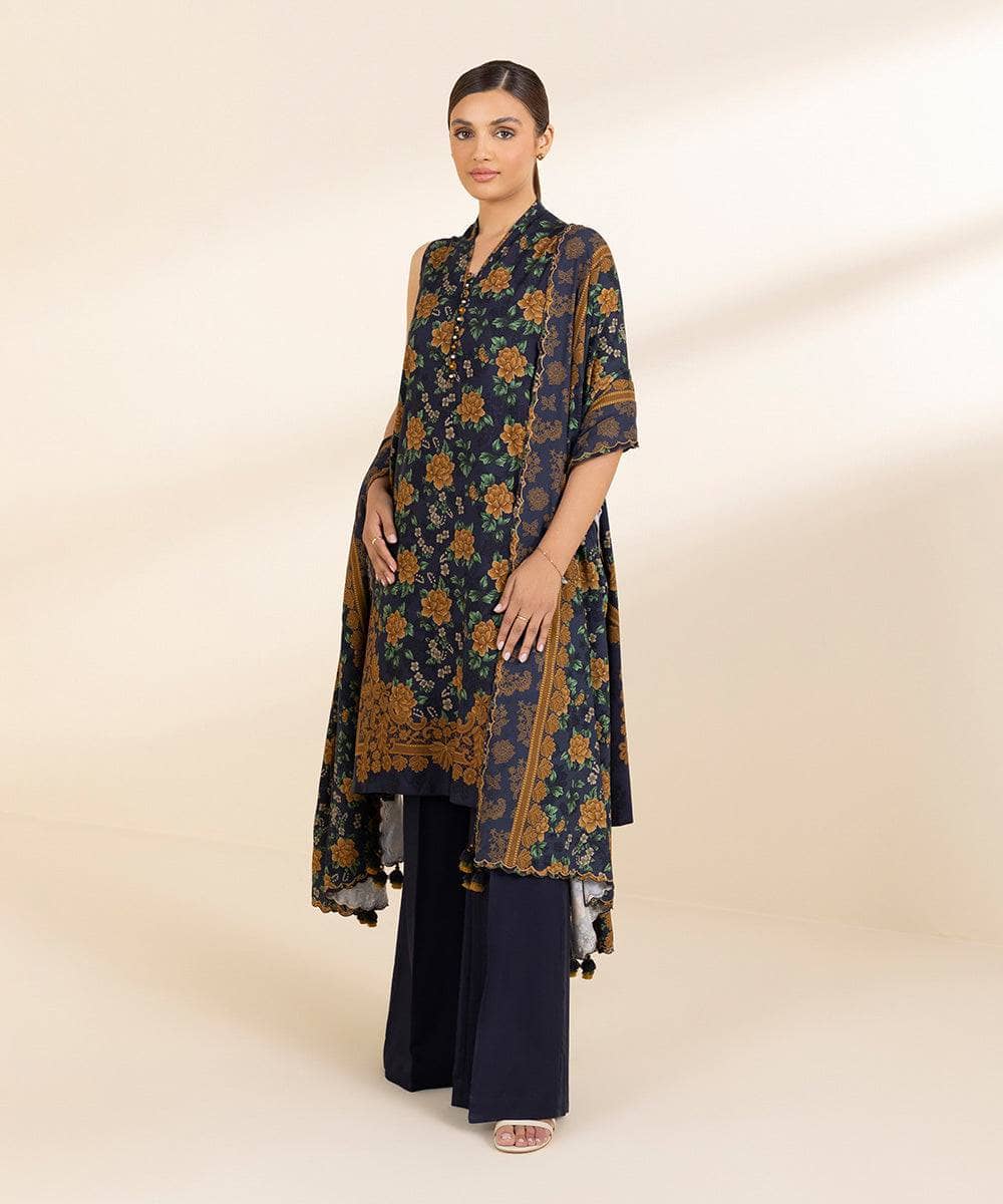 img_sapphire_intermix_awwal_boutique