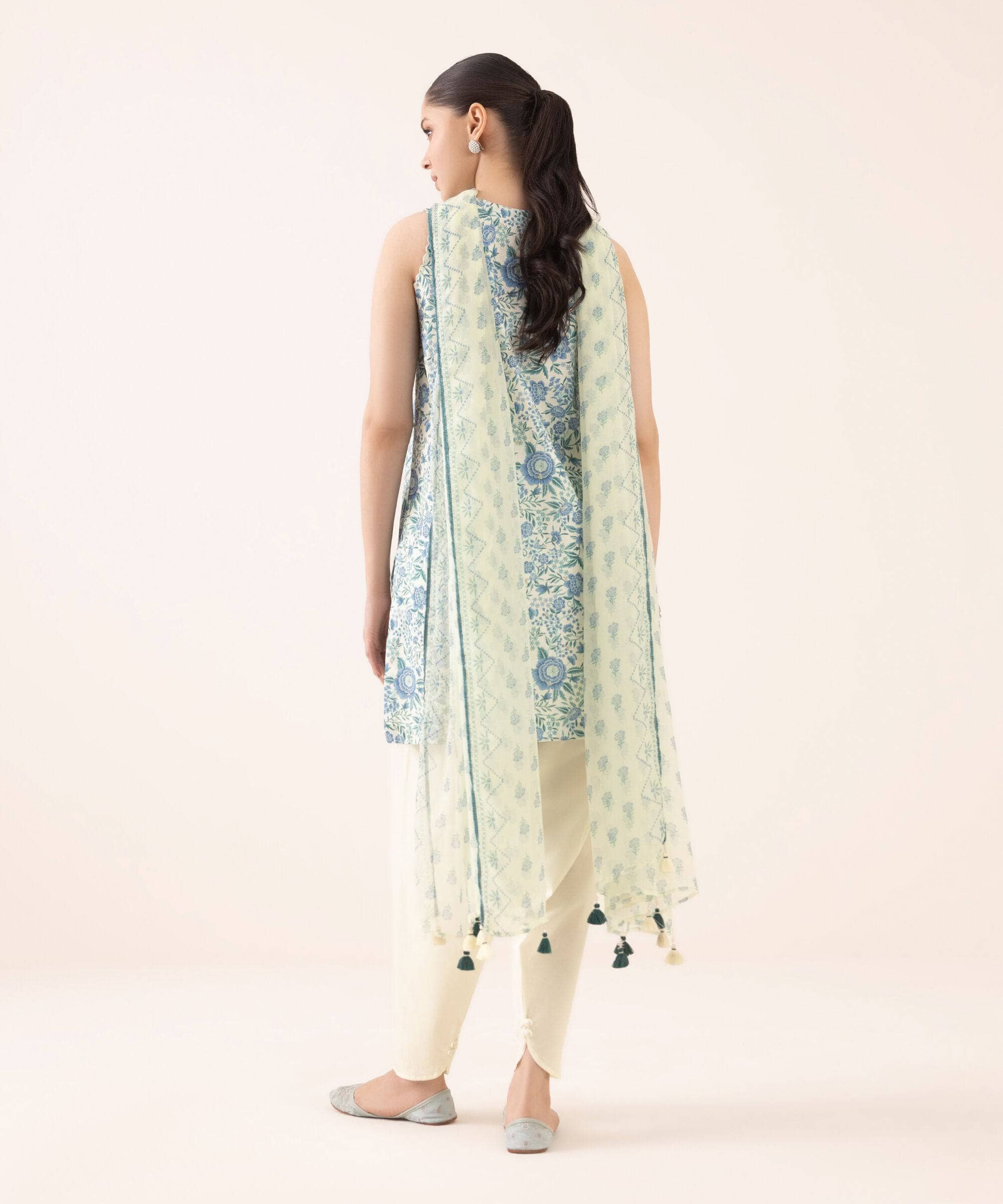 img_sapphire_intermix_awwal_boutique