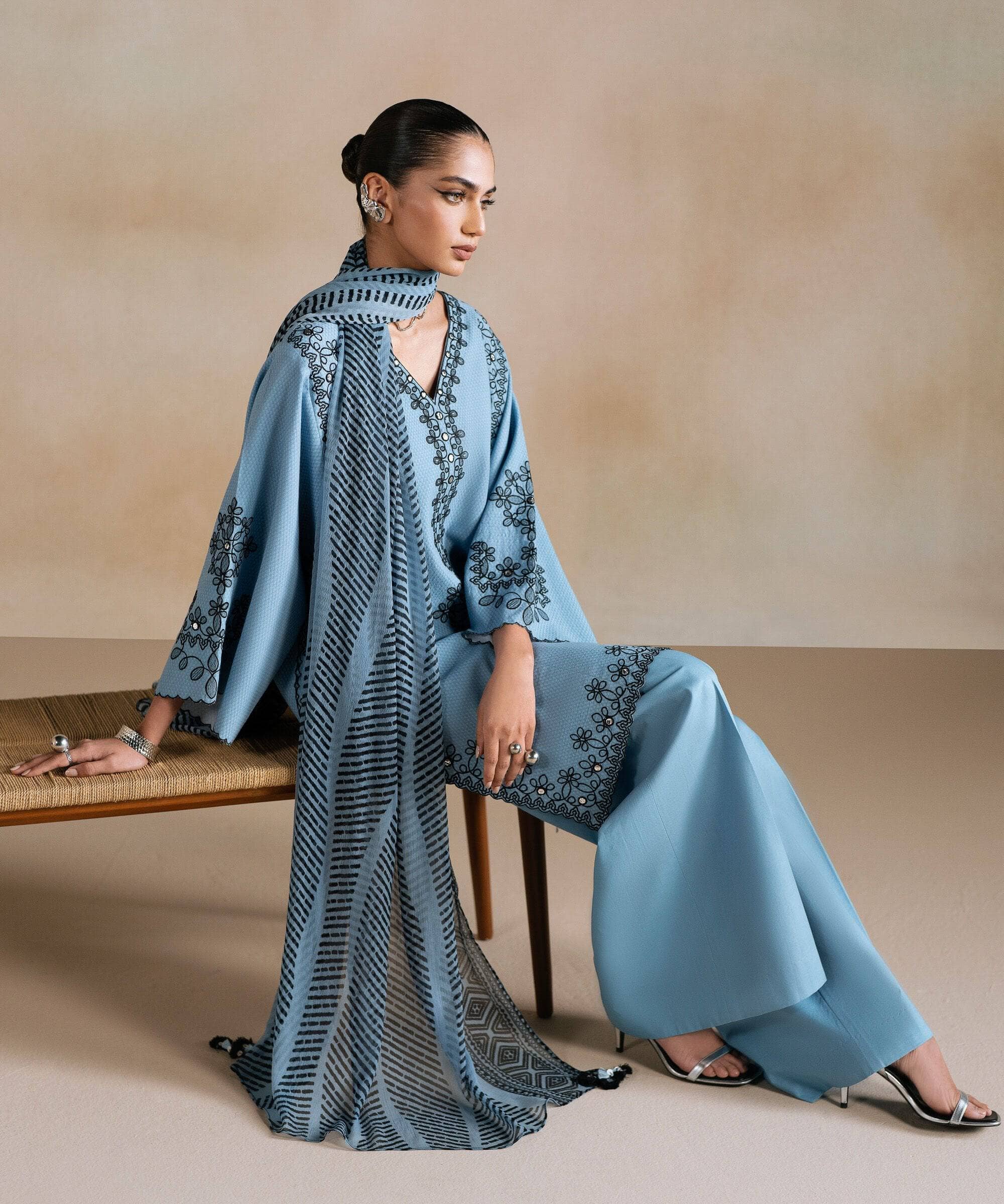 img_sapphire_pre_fall_awwal_boutique