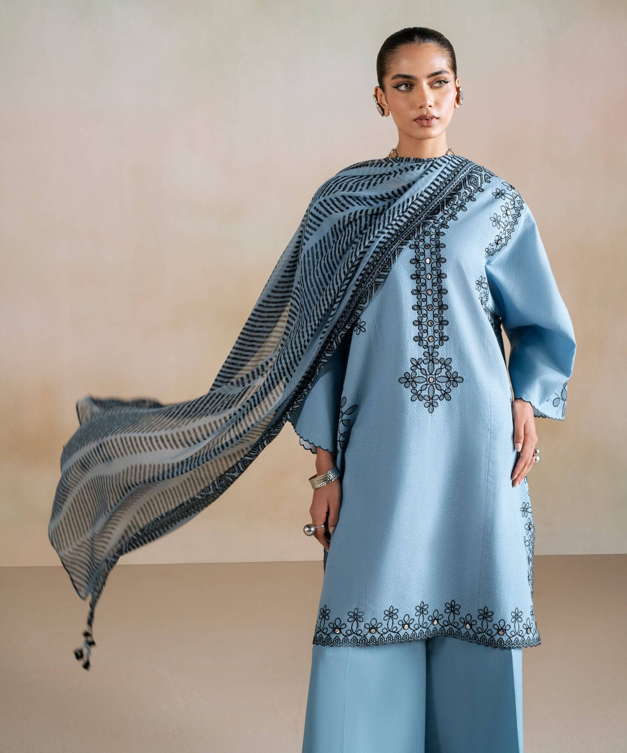 Sapphire Winter Essentials/Embroidered Dobby Suit/U3PE-ST25V7-15