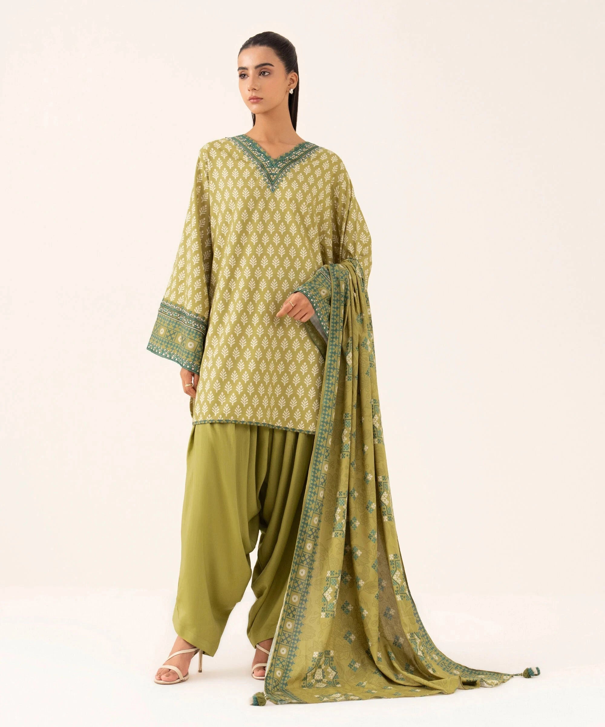 img_sapphire_pre_fall_collection_awwal_boutique
