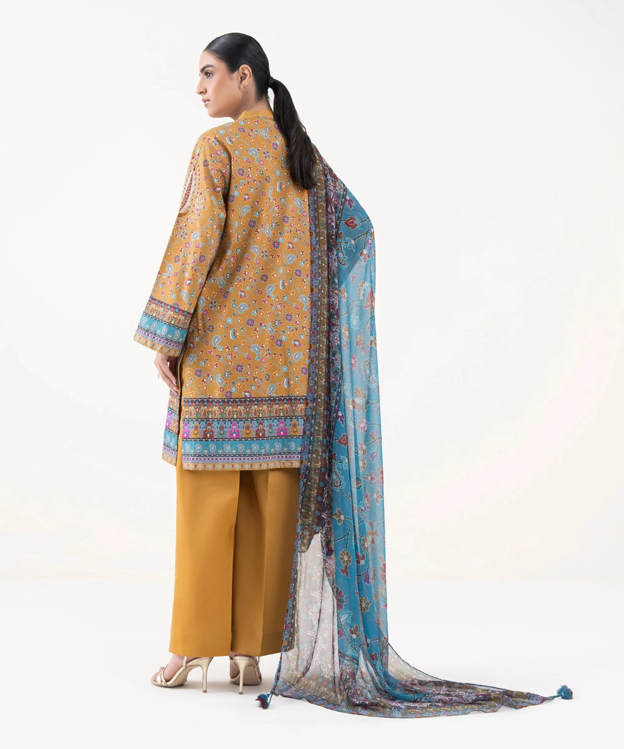 img_sapphire_pre_fall_collection_awwal_boutique