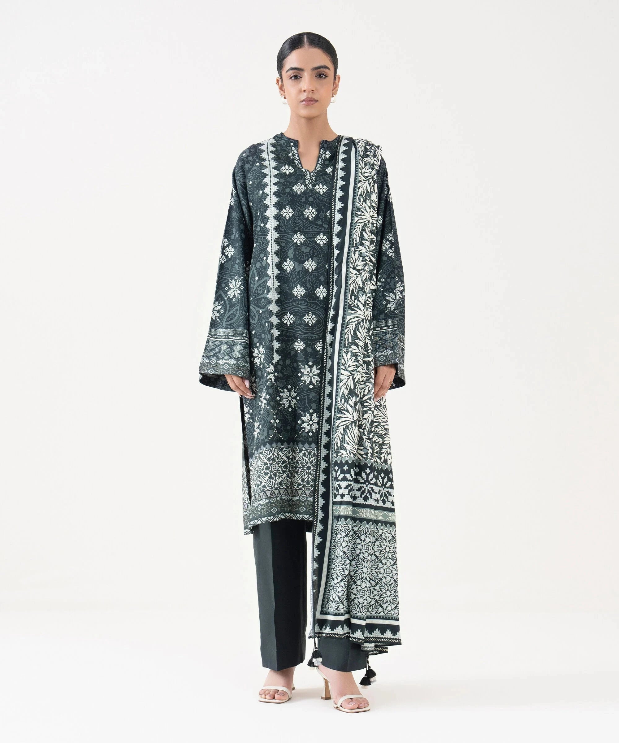 img_sapphire_pre_fall_collection_awwal_boutique