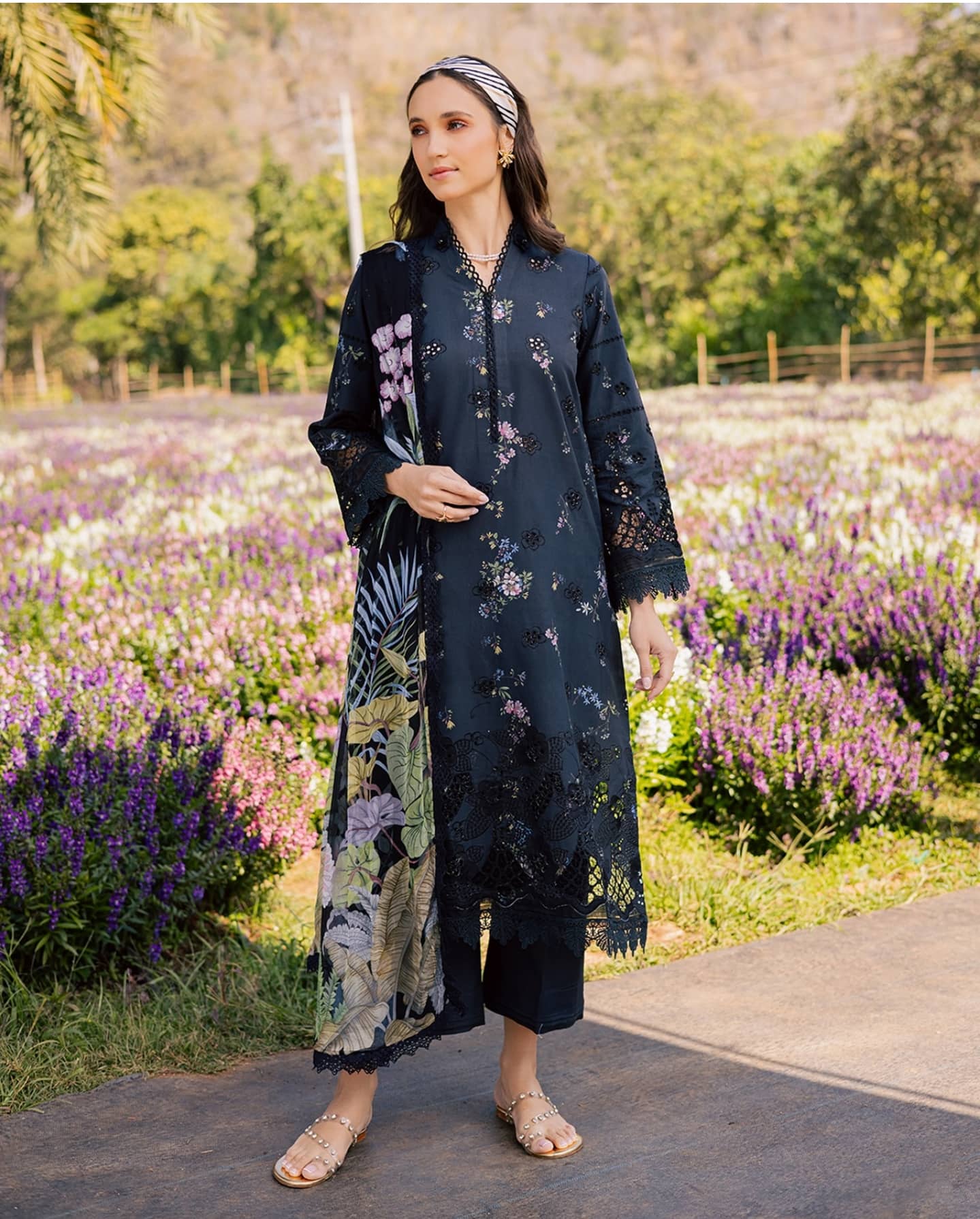 img_shezlyn_chikankari_by_abyaan_awwal_boutique