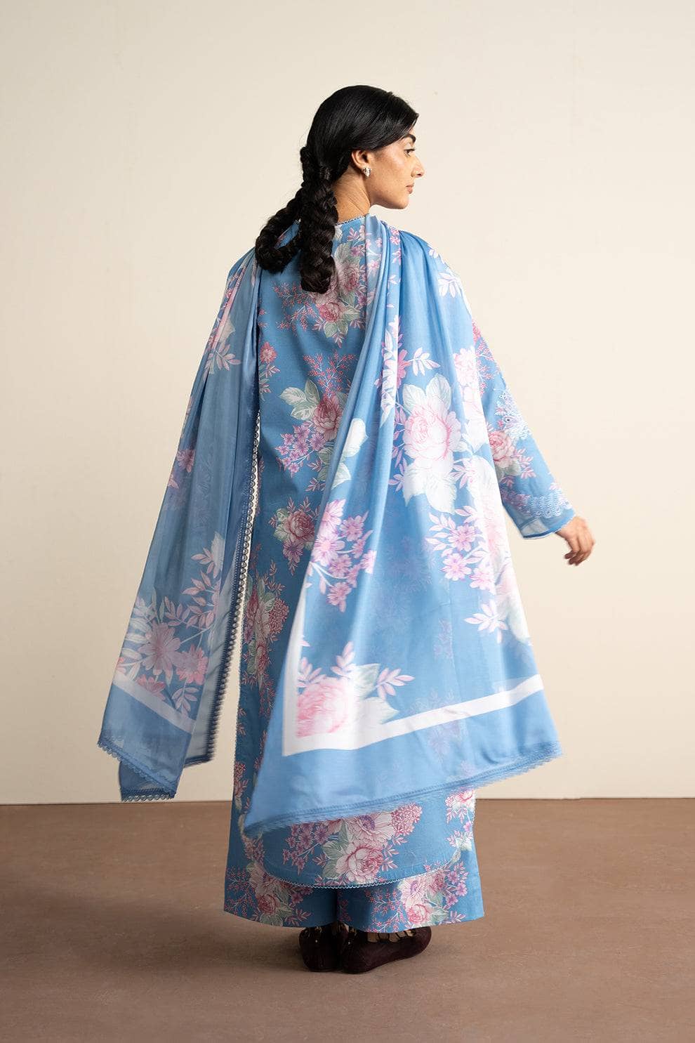 img_afrozeh_ayzel_bare_minimum_awwal_boutique