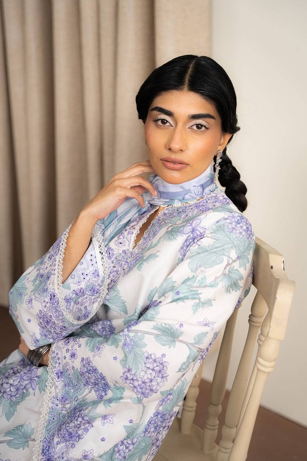 img_afrozeh_ayzel_bare_minimum_awwal_boutique