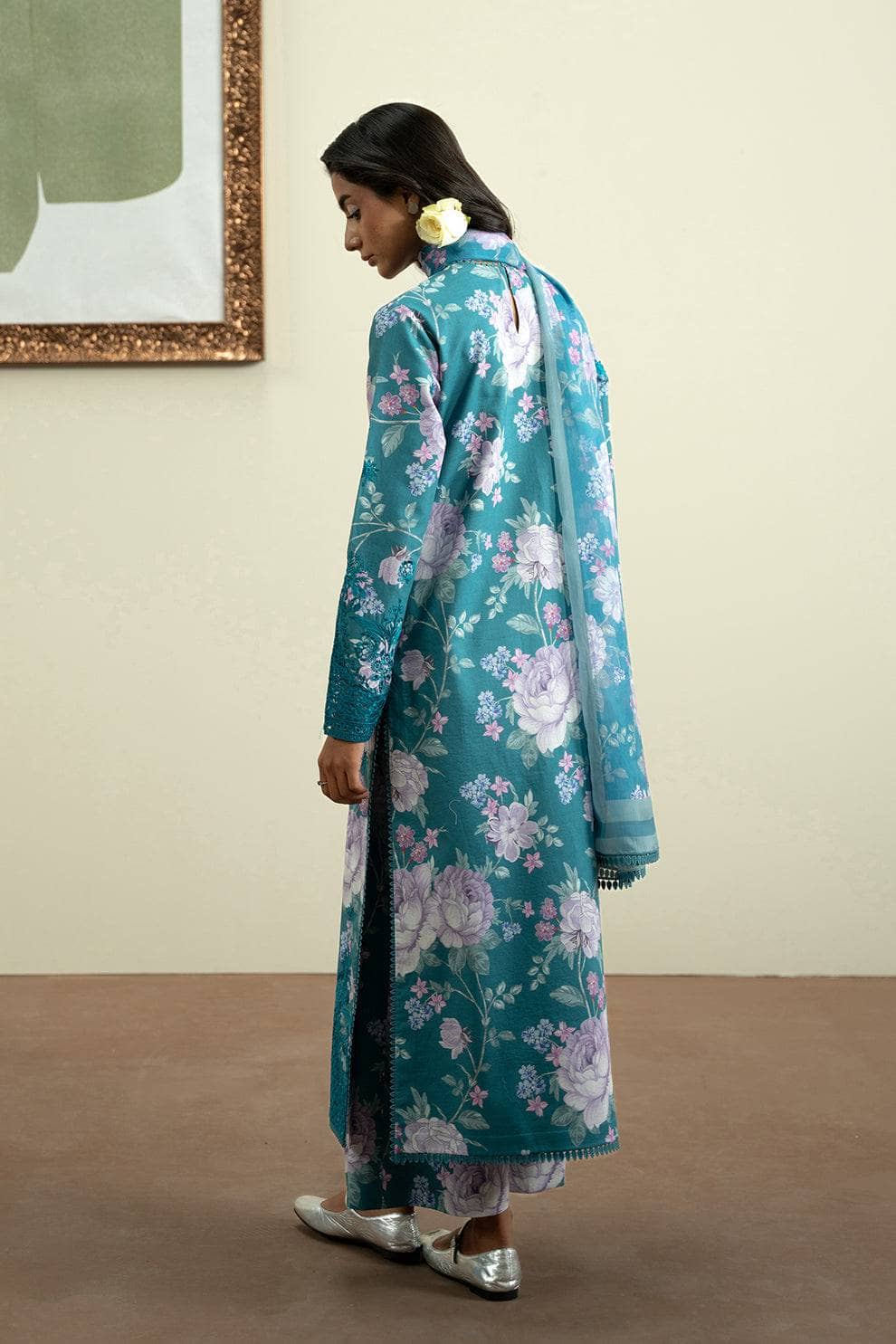 img_afrozeh_ayzel_bare_minimum_awwal_boutique