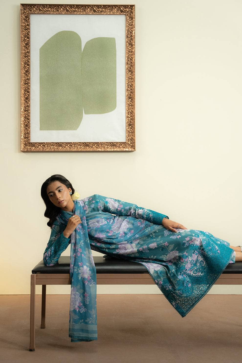 img_afrozeh_ayzel_bare_minimum_awwal_boutique