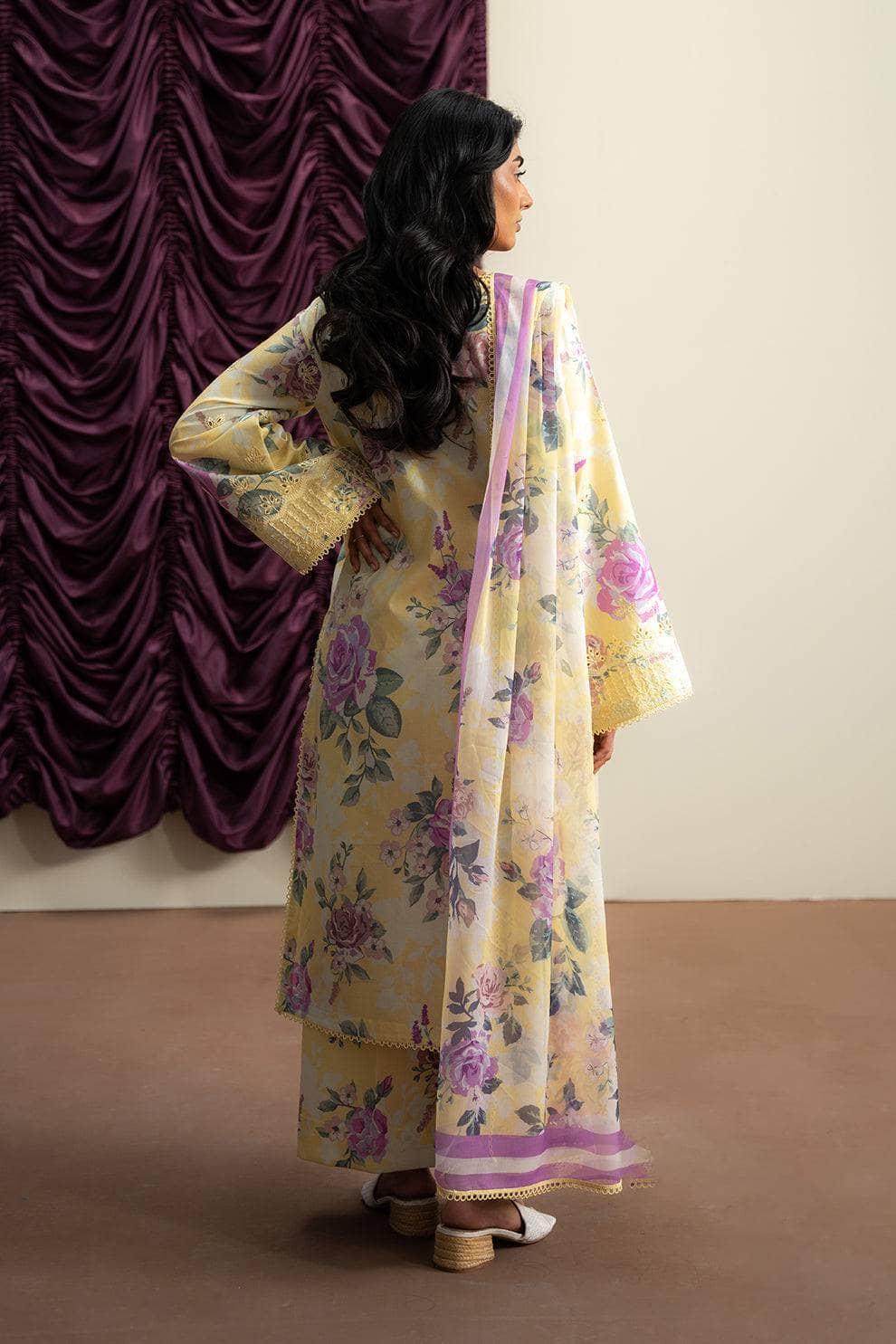 img_afrozeh_ayzel_bare_minimum_awwal_boutique