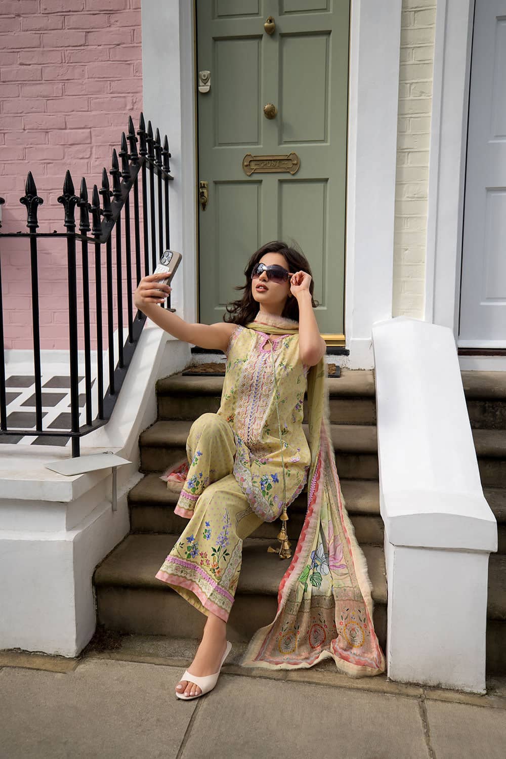 img_sobia_nazir_prints_awwal_boutique