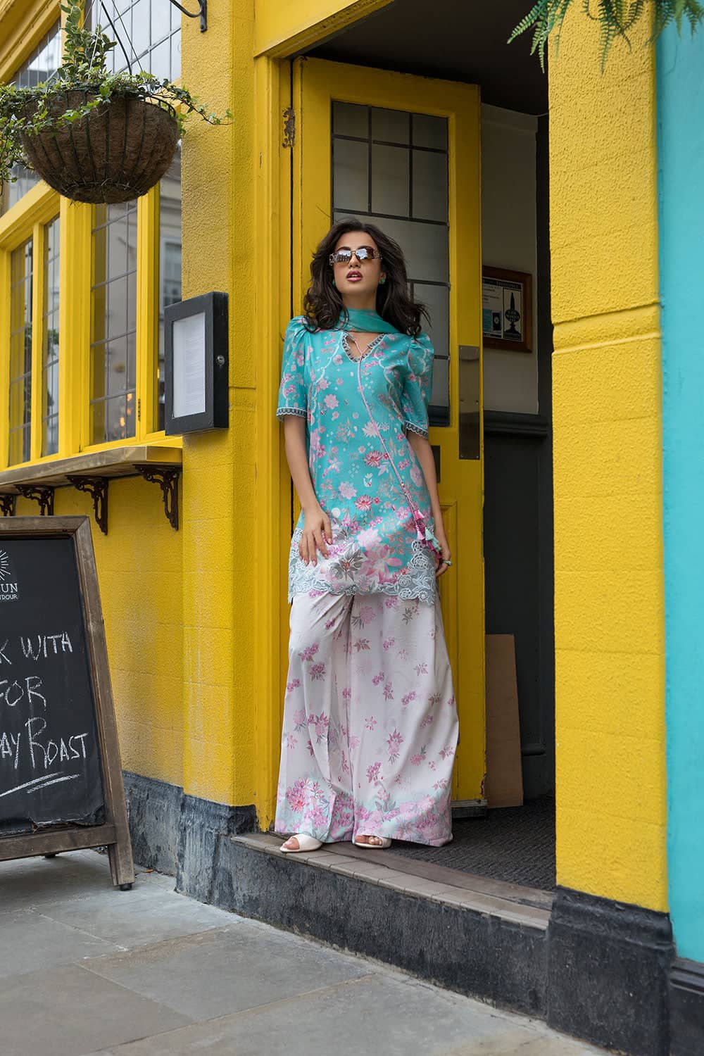 img_sobia_nazir_prints_awwal_boutique