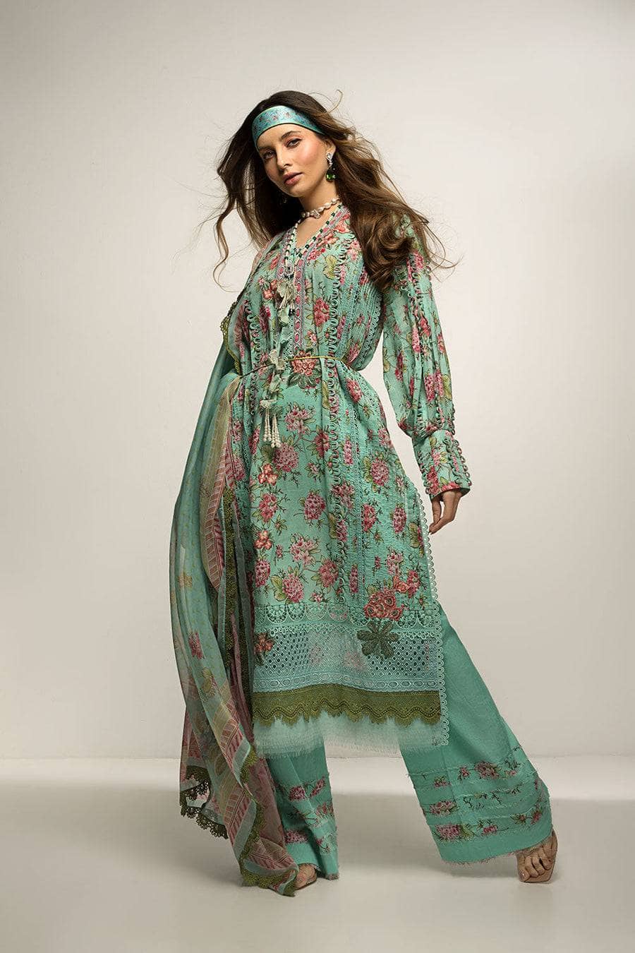 img_sobia_nazir_vital_lawn_23_awwal_boutique