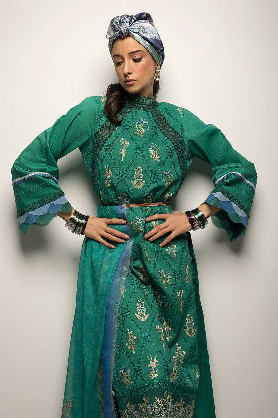 img_sobia_nazir_vital_lawn_23_awwal_boutique