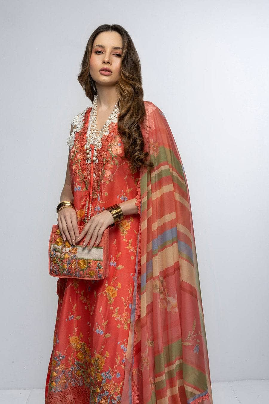 img_sobia_nazir_vital_lawn_23_awwal_boutique