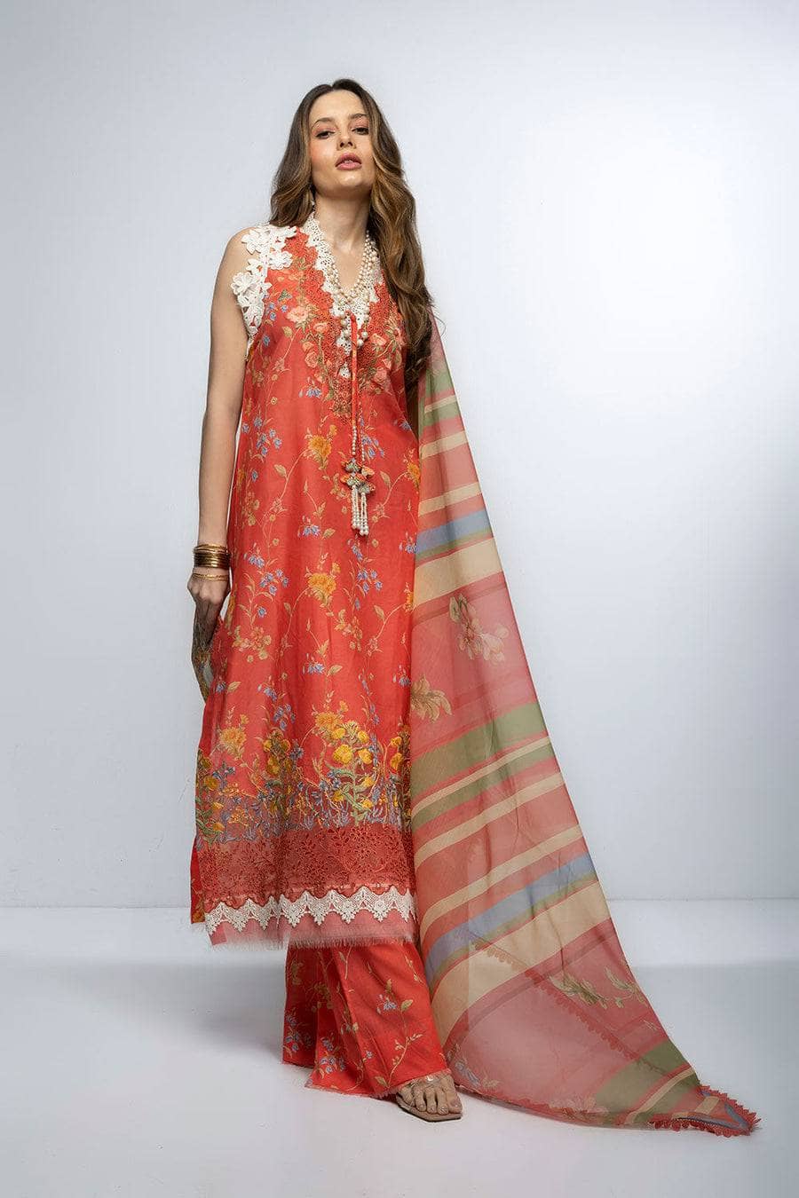 img_sobia_nazir_vital_lawn_23_awwal_boutique