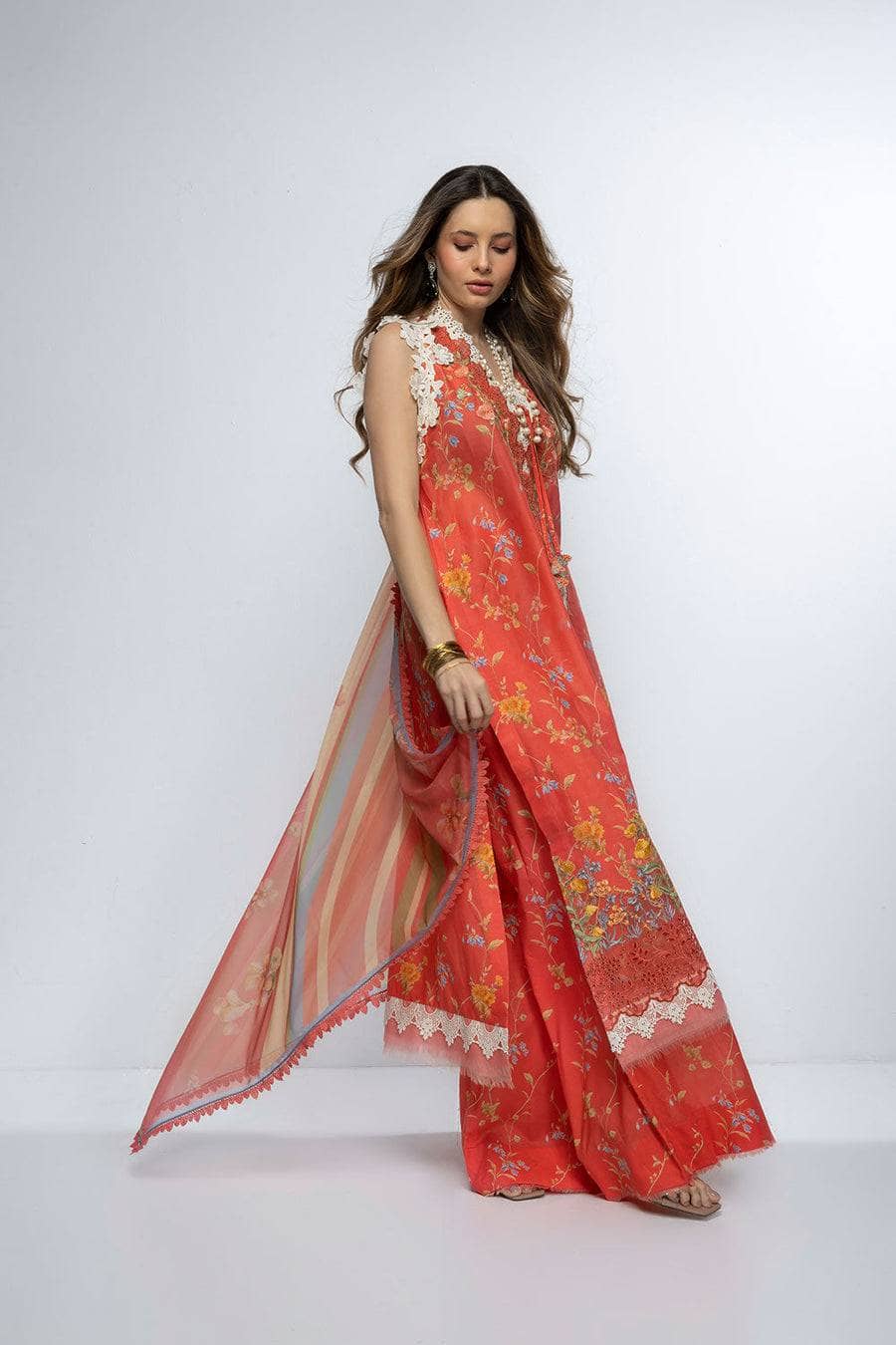 img_sobia_nazir_vital_lawn_23_awwal_boutique