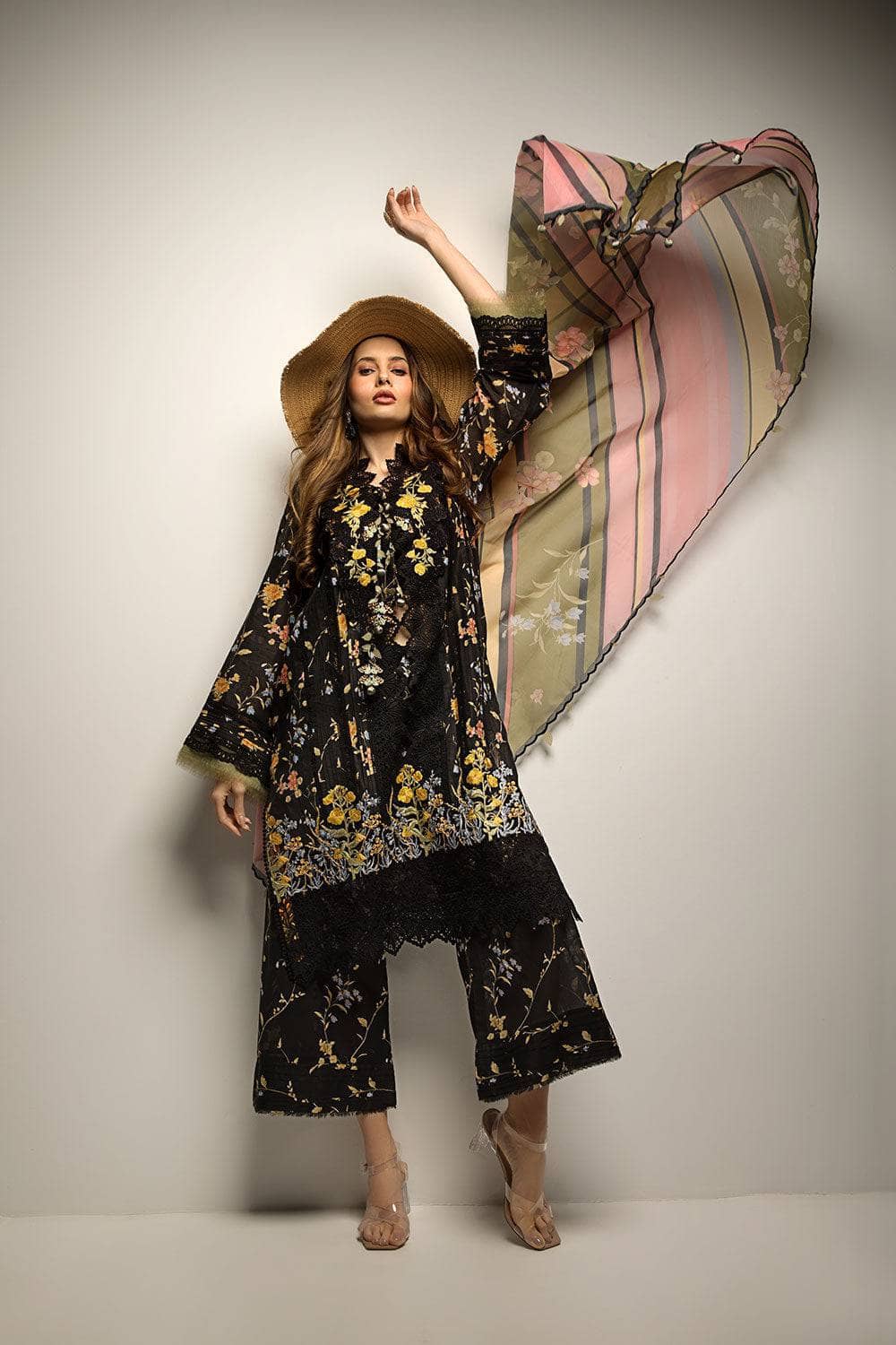 img_sobia_nazir_vital_lawn_23_awwal_boutique