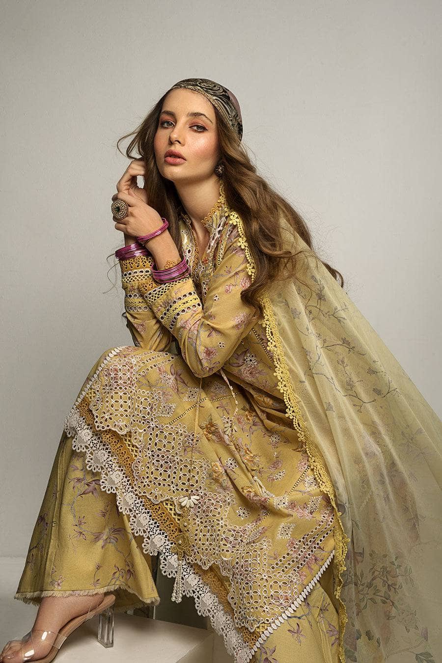 img_sobia_nazir_vital_lawn_23_awwal_boutique