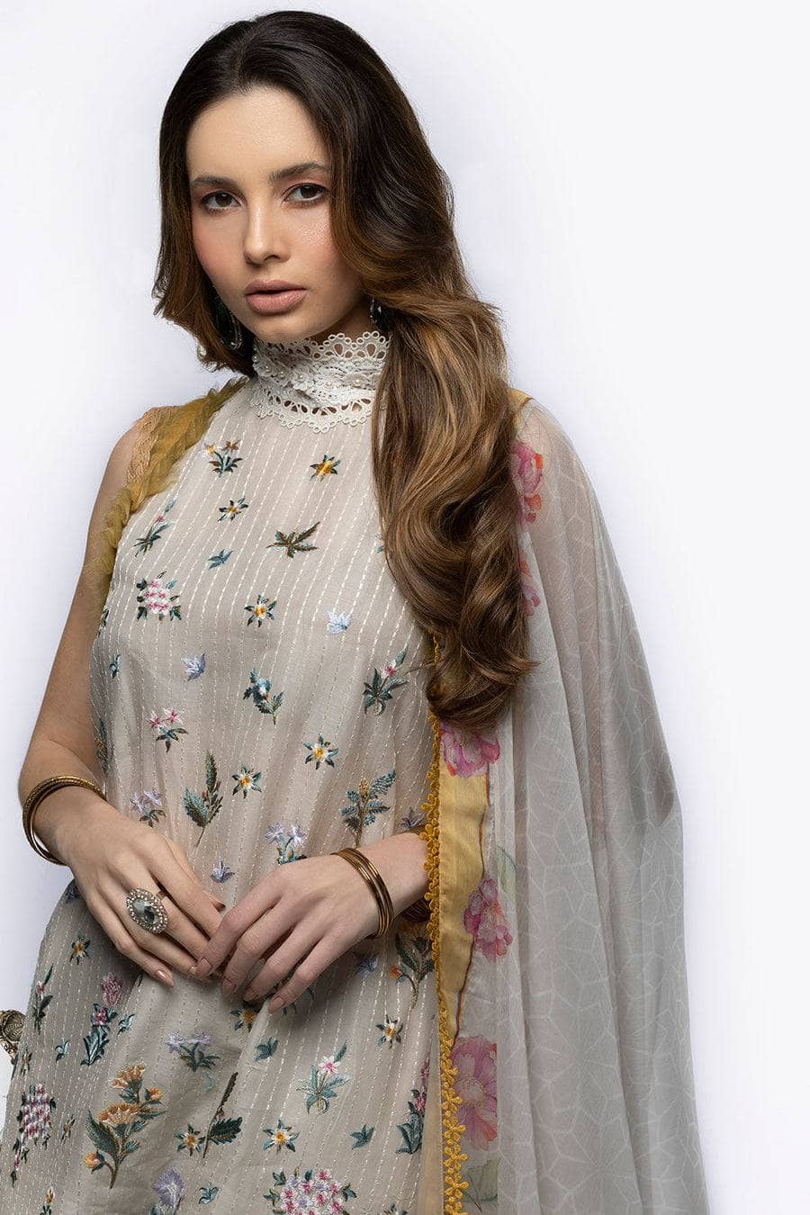 img_sobia_nazir_vital_lawn_23_awwal_boutique