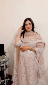 Sobia Nazir spotted Spotted in Sobia Nazir Lawn 25/9A