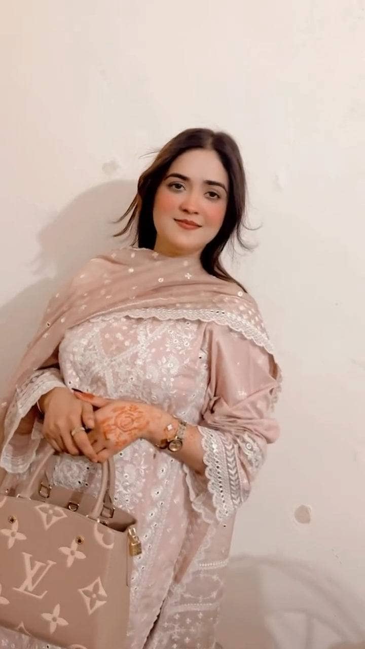 Sobia Nazir spotted Spotted in Sobia Nazir Lawn 25/9A