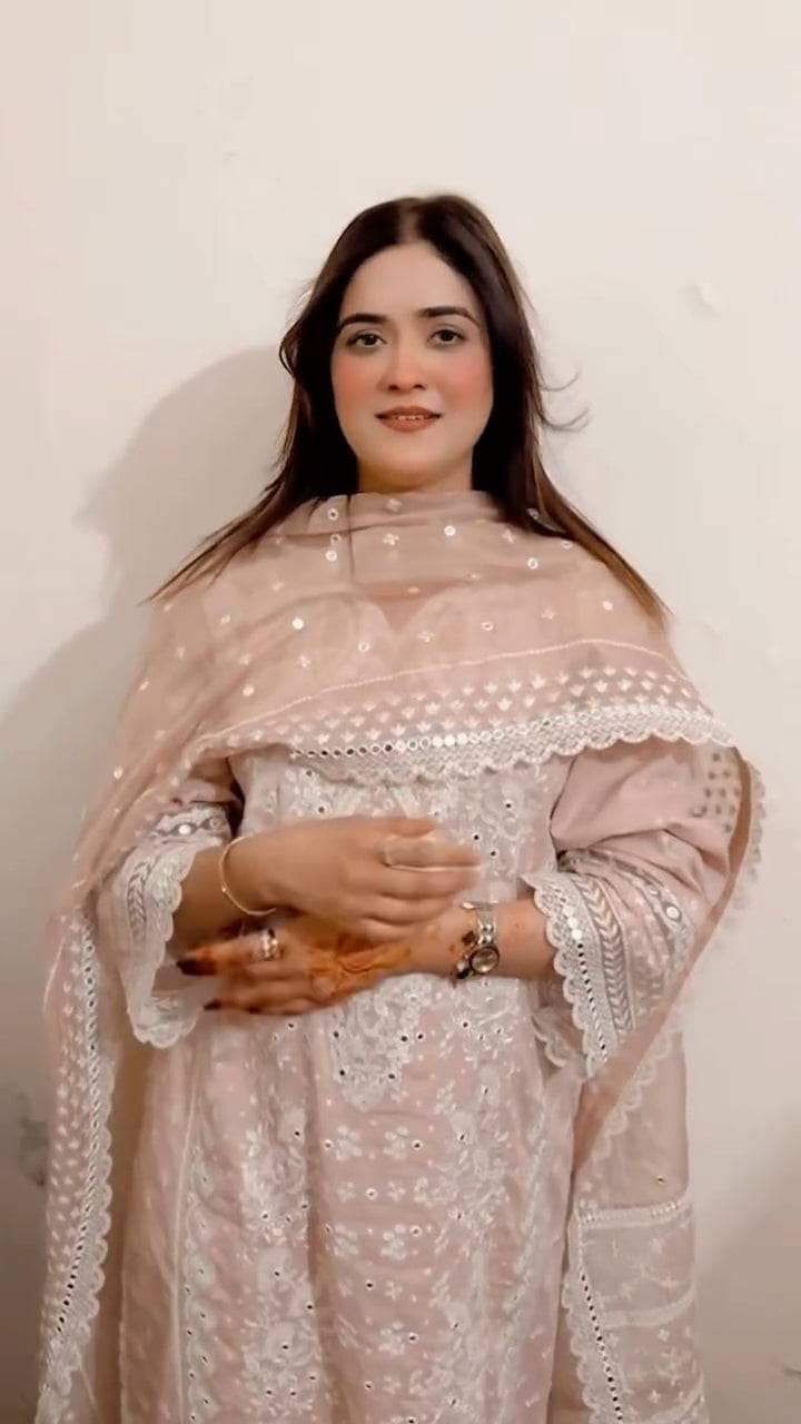 Sobia Nazir spotted Spotted in Sobia Nazir Lawn 25/9A