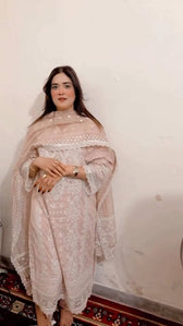 Sobia Nazir spotted Spotted in Sobia Nazir Lawn 25/9A