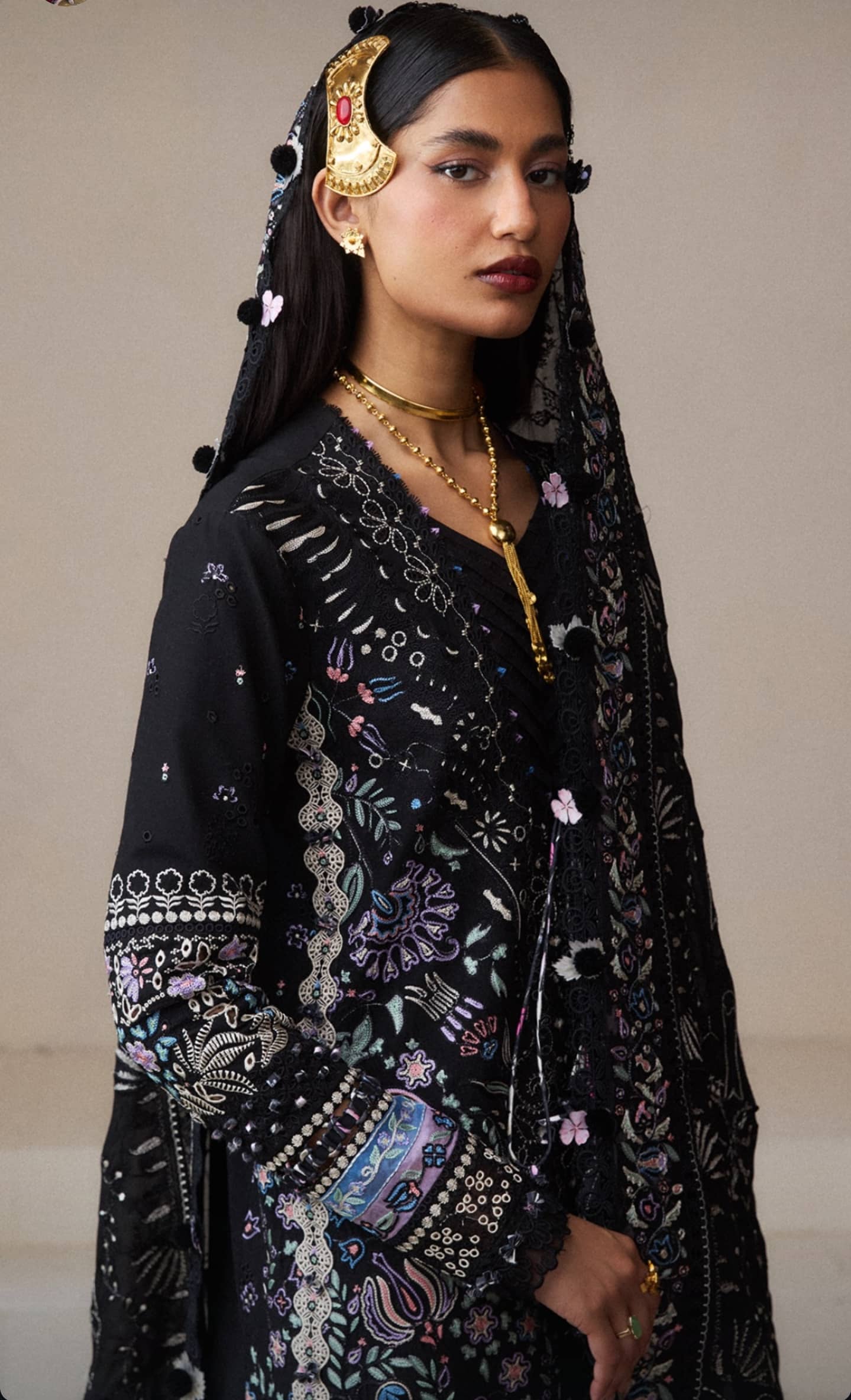 Sale‼️Suffuse Luxury Lawn 26/Meravi/Black