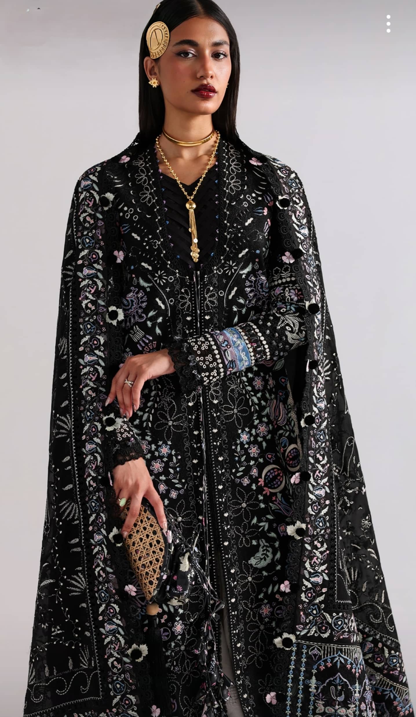 Sale‼️Suffuse Luxury Lawn 26/Meravi/Black
