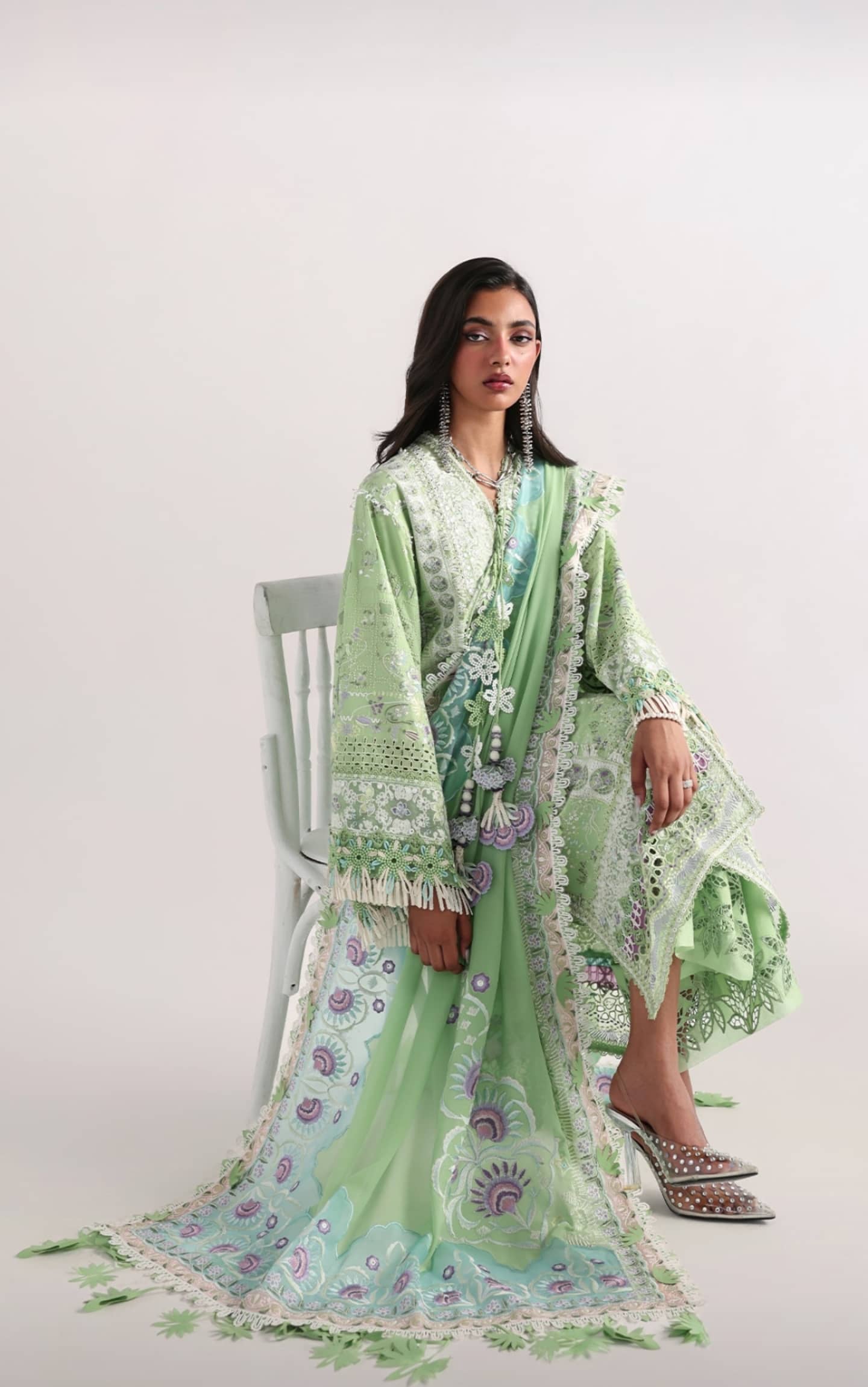 Sale‼️Suffuse Luxury Lawn 26/Naveil/Parrot Green