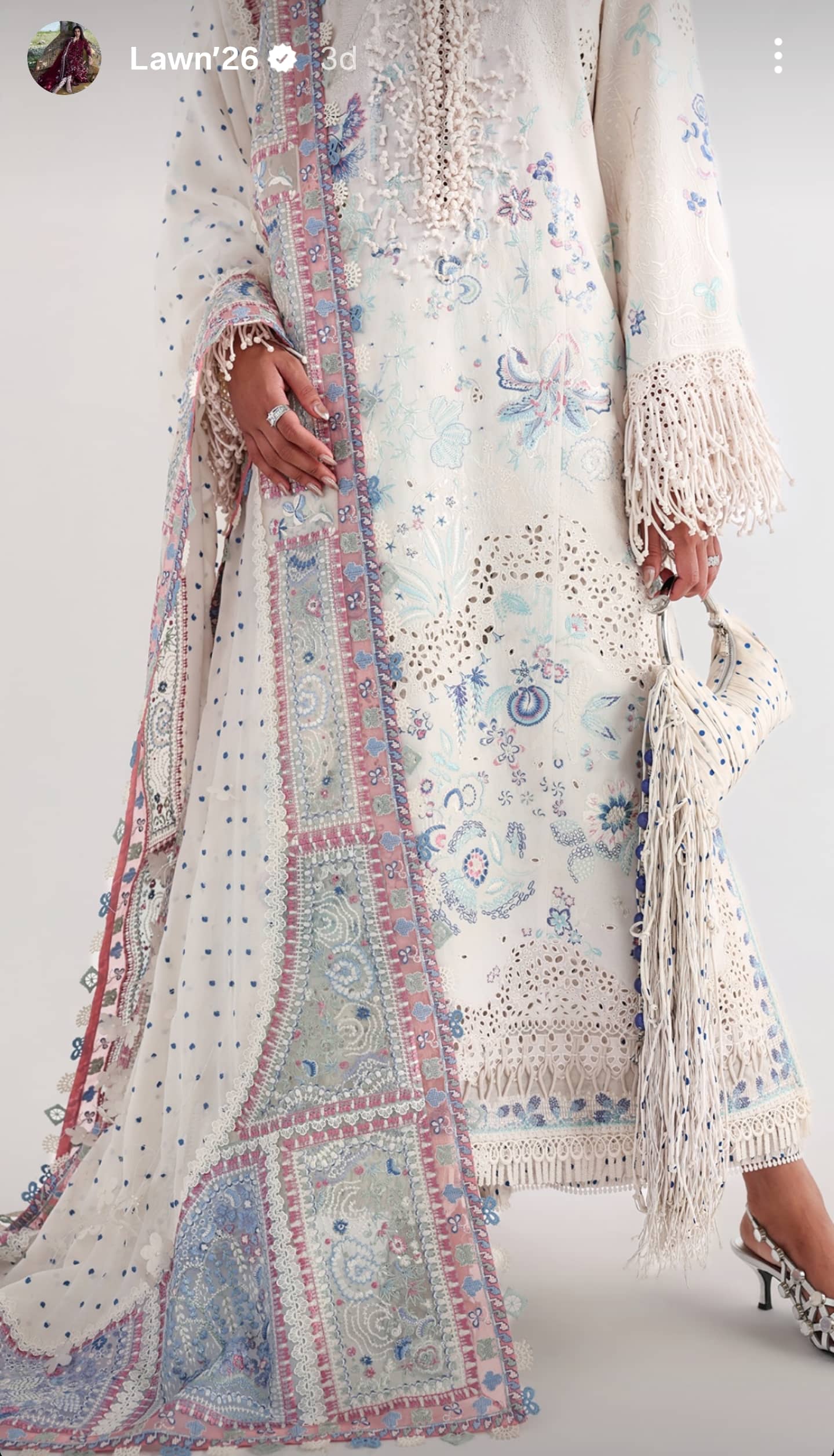 Suffuse Luxury Lawn 26/Veluna/Off White