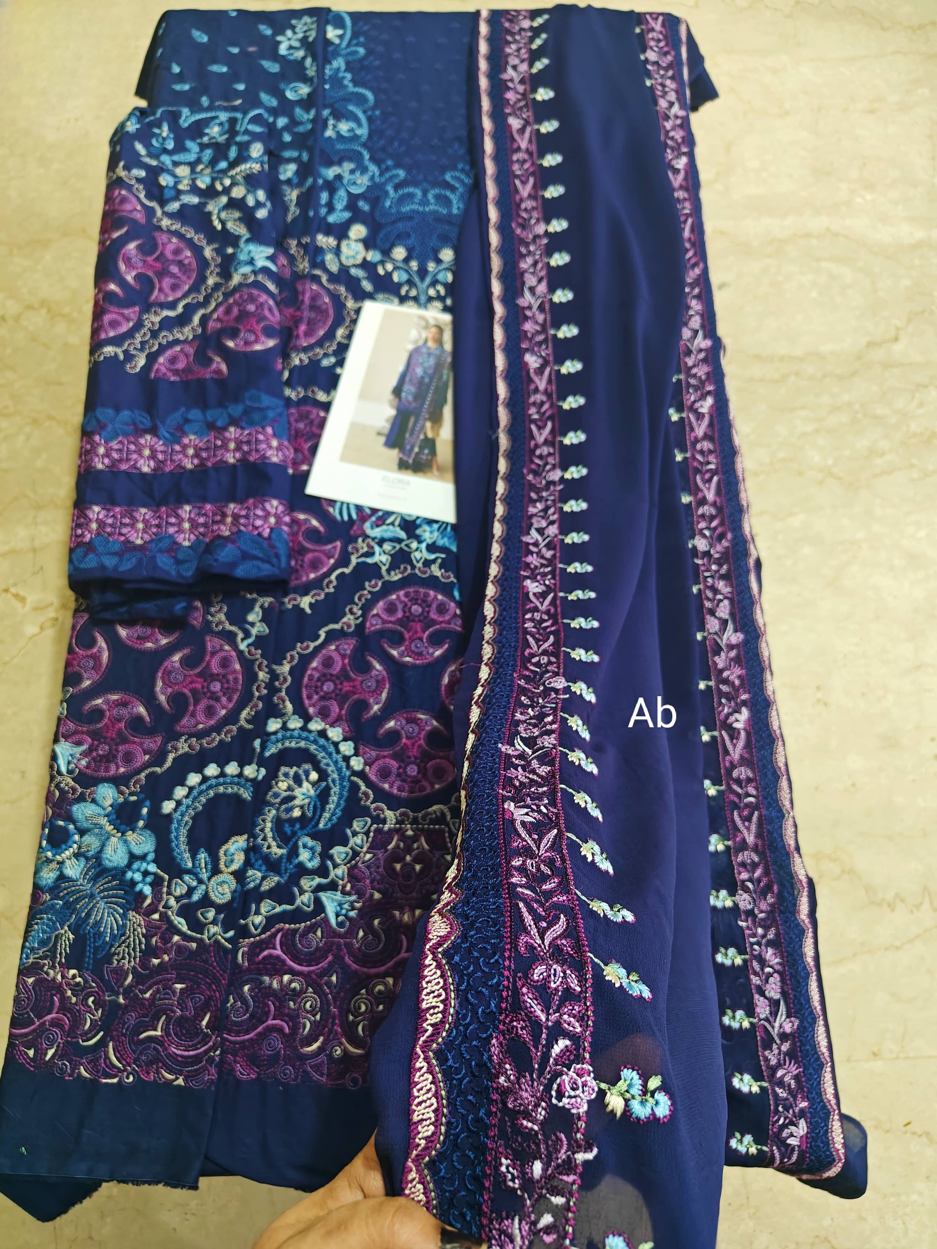 Open Pic/Sale‼️Suffuse Luxury Lawn 26/Elora/Blue
