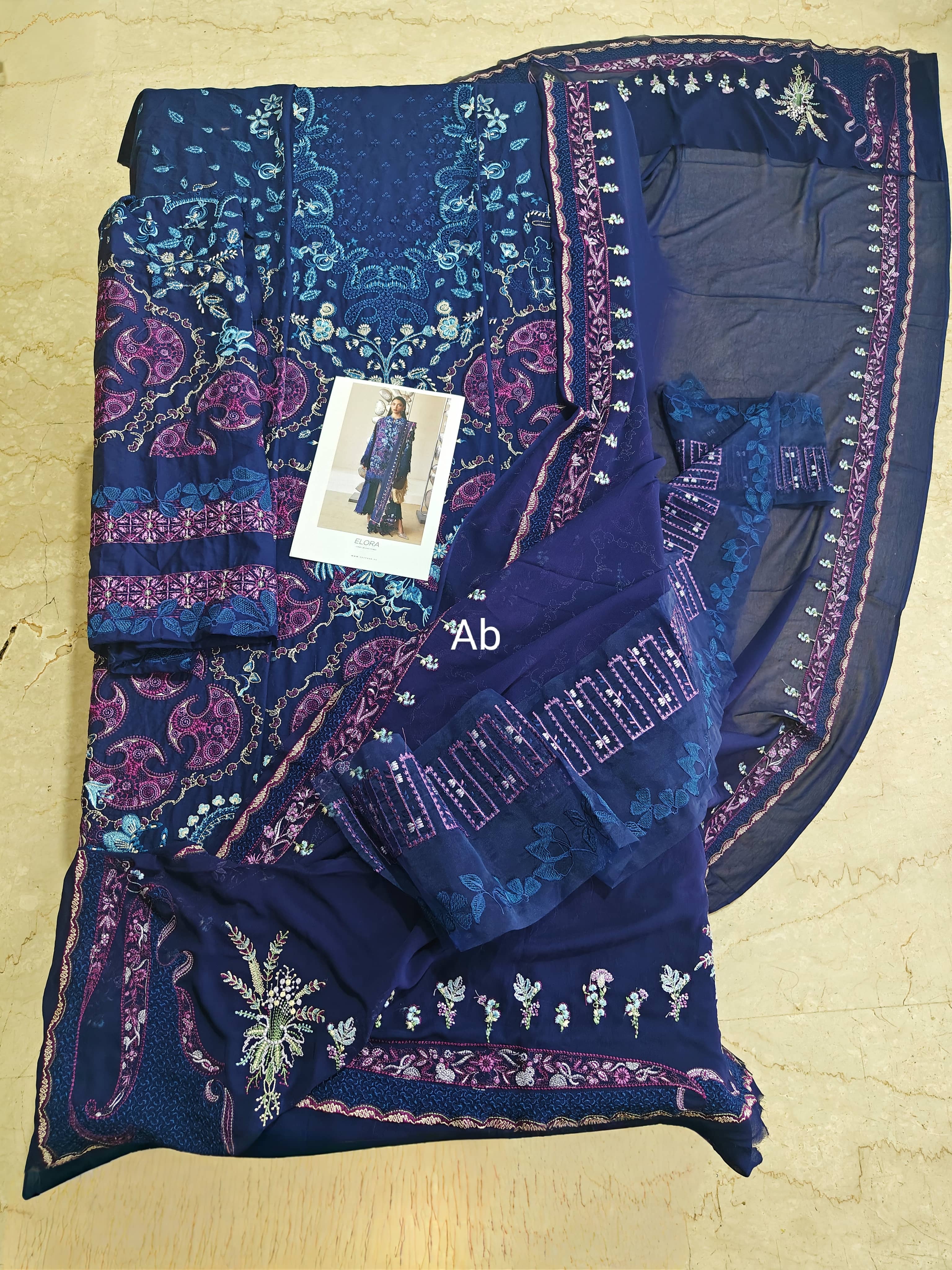 Open Pic/Sale‼️Suffuse Luxury Lawn 26/Elora/Blue
