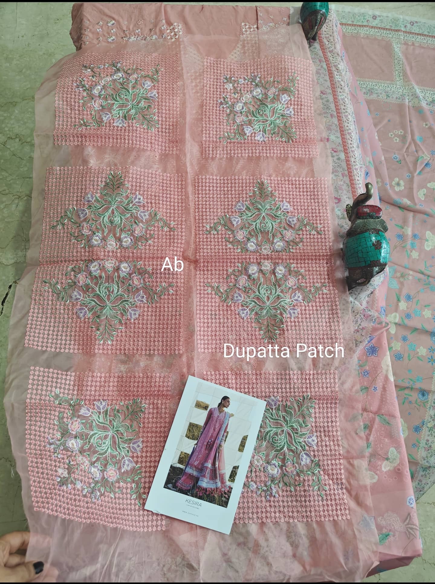 Open Pic/Sale‼️Suffuse Luxury Lawn 26/Kesira/Pink