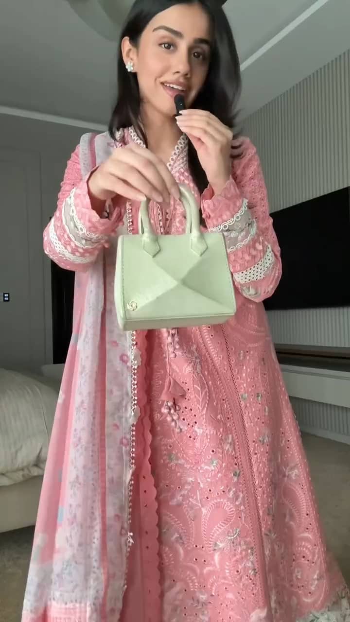 Spotted/Sale‼️Suffuse Luxury Lawn 26/Kesira/Pink