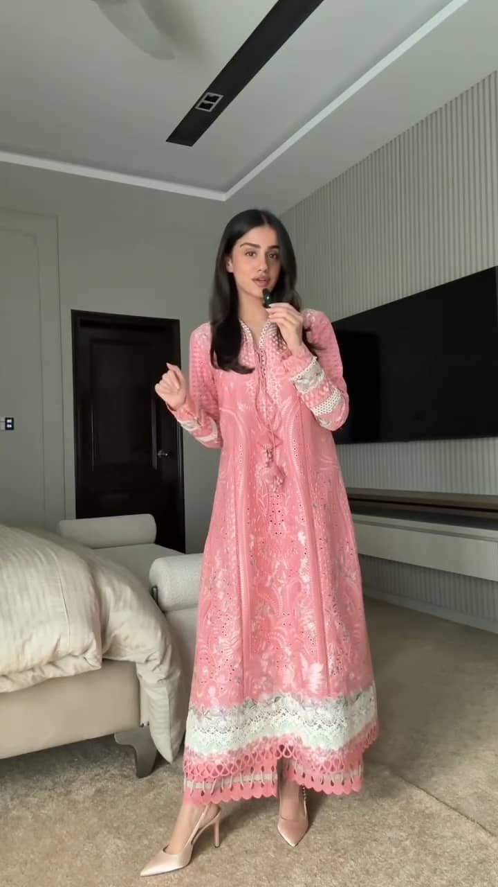 Spotted/Sale‼️Suffuse Luxury Lawn 26/Kesira/Pink