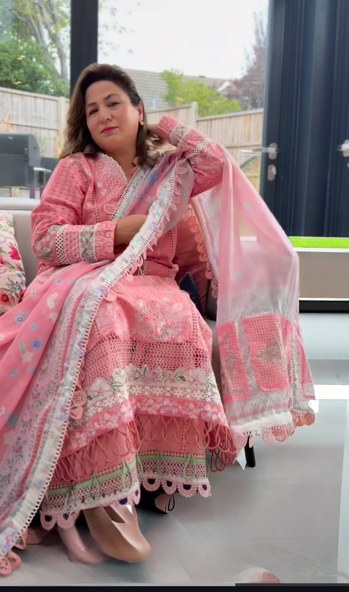Spotted/Sale‼️Suffuse Luxury Lawn 26/Kesira/Pink (Copy)