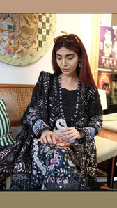 Spotted/Sale‼️Suffuse Luxury Lawn 26/Meravi/Black