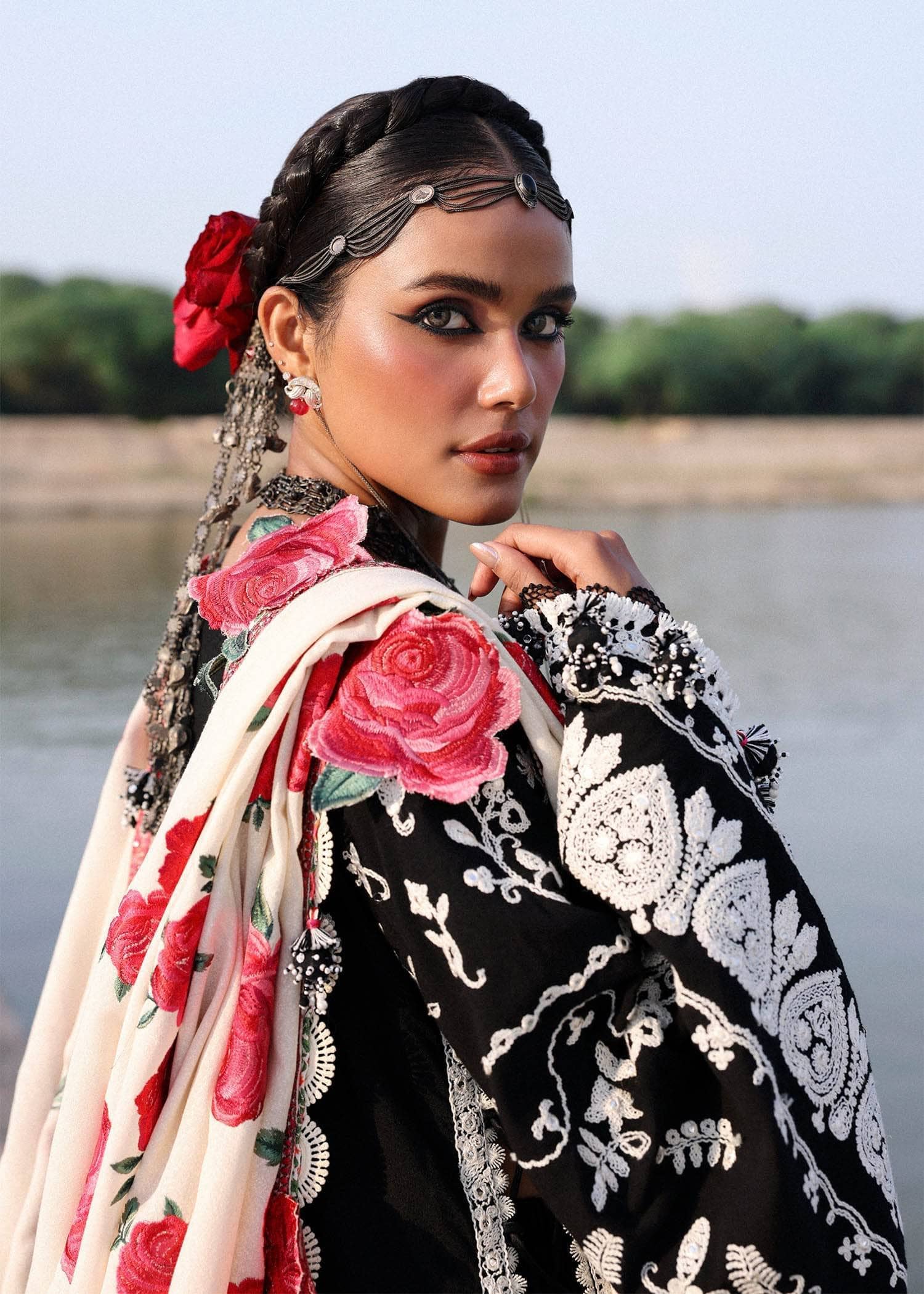 img_hussain_rehar_karandi_awwal_boutique