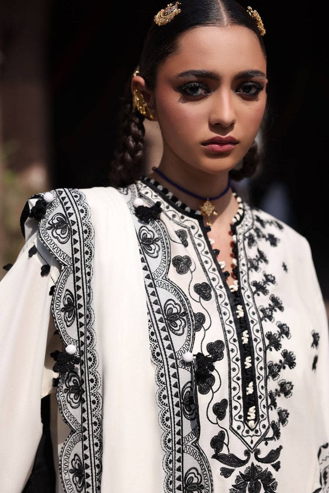 img_zaha_lawn_awwal_boutique